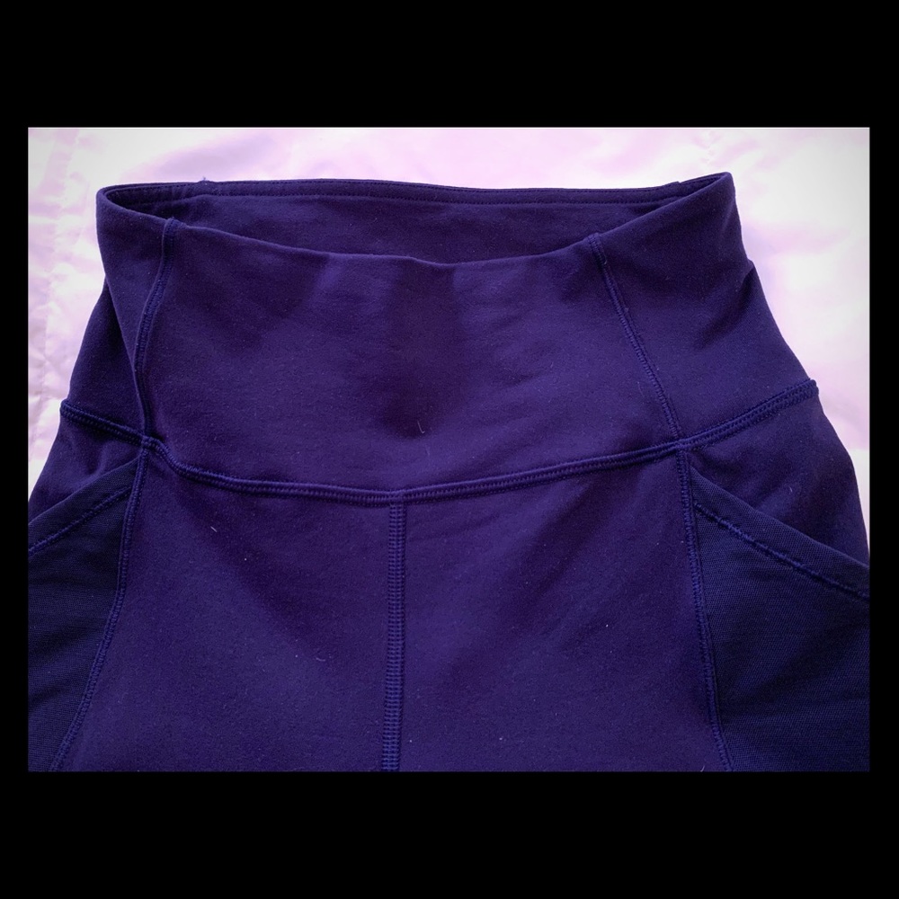 Lululemon size 4 Dark Navy Blue Capri pant